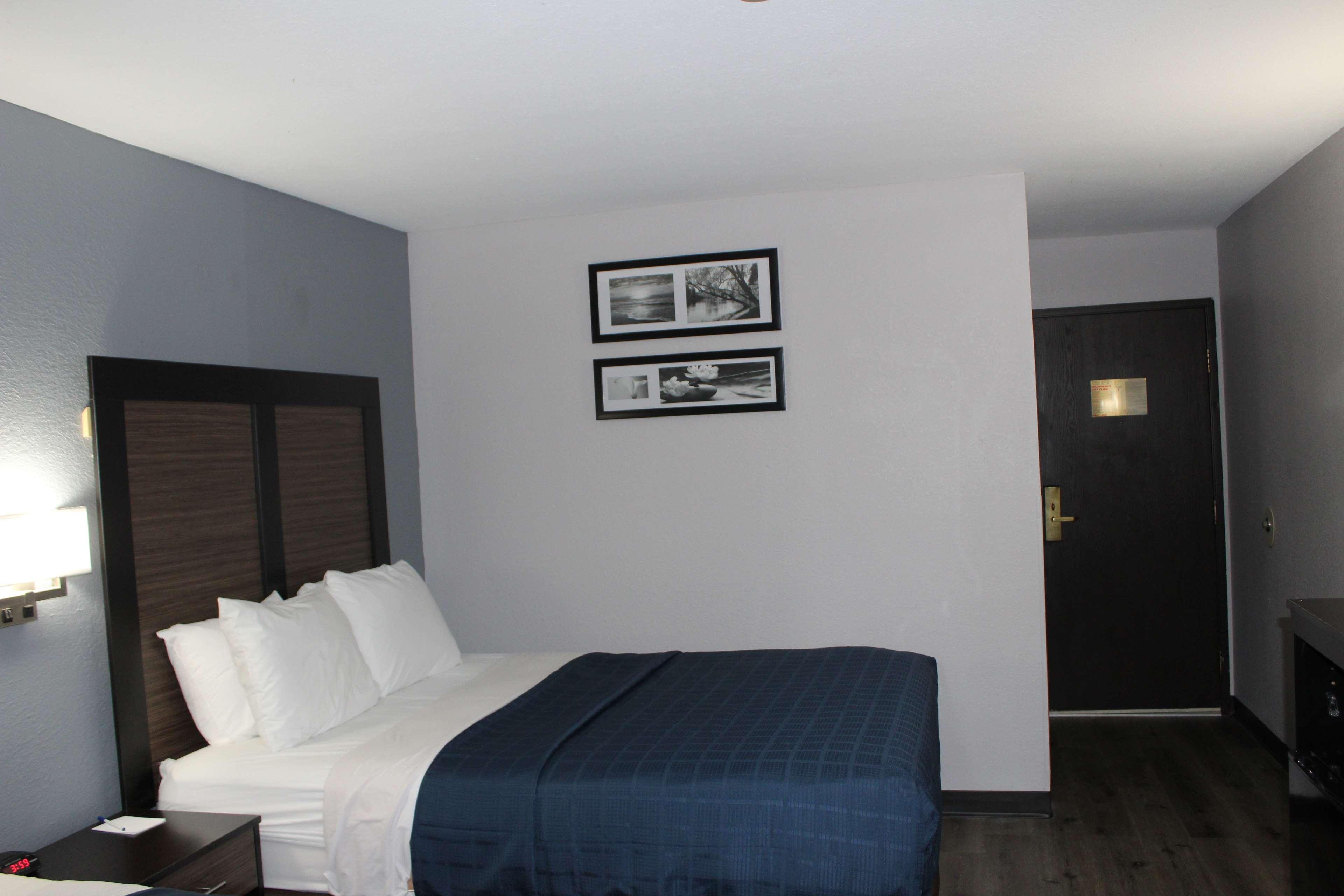 Ramada By Wyndham Cedar Rapids South Hotel Екстериор снимка