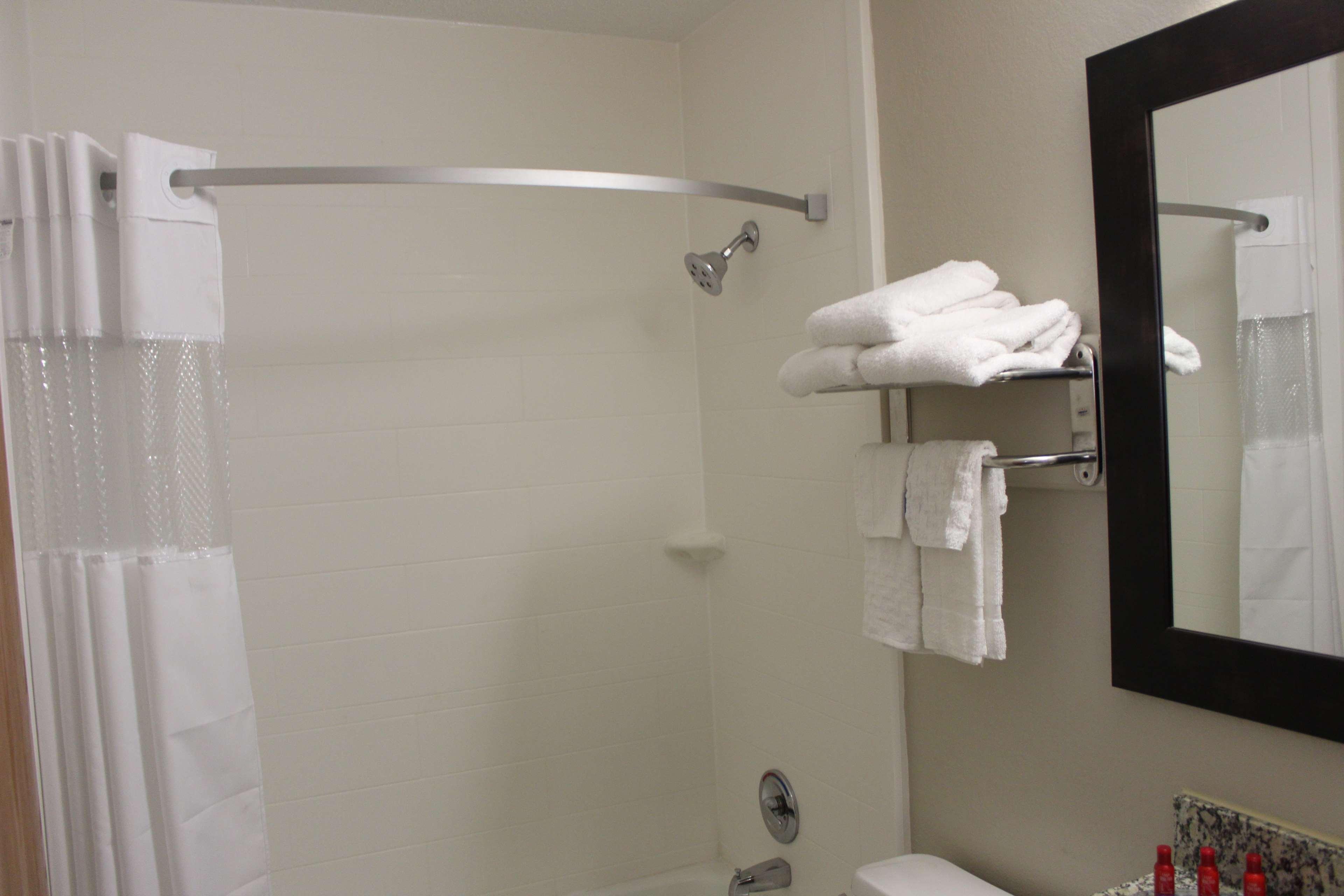 Ramada By Wyndham Cedar Rapids South Hotel Екстериор снимка