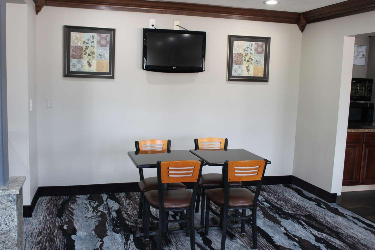 Ramada By Wyndham Cedar Rapids South Hotel Екстериор снимка
