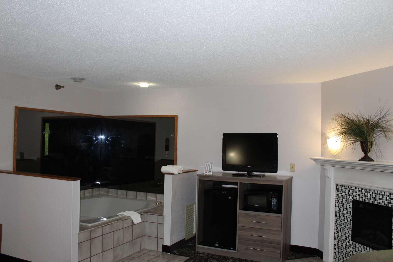 Ramada By Wyndham Cedar Rapids South Hotel Екстериор снимка