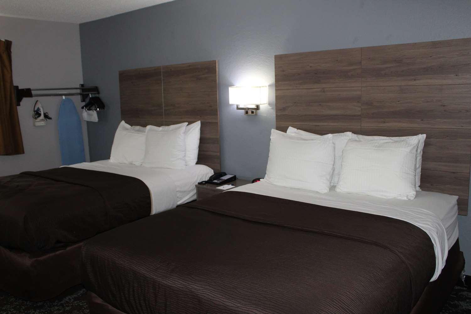 Ramada By Wyndham Cedar Rapids South Hotel Екстериор снимка