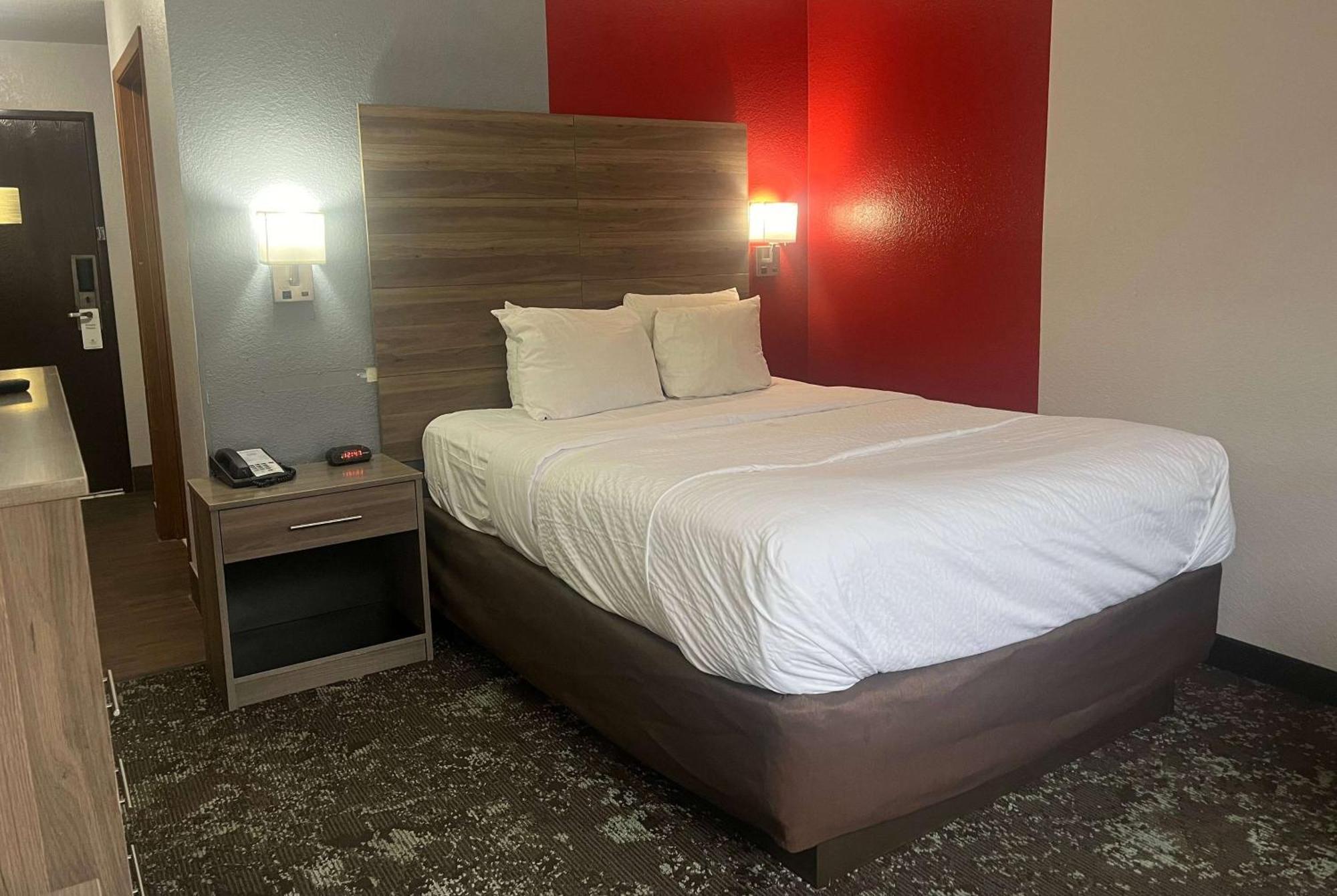 Ramada By Wyndham Cedar Rapids South Hotel Екстериор снимка
