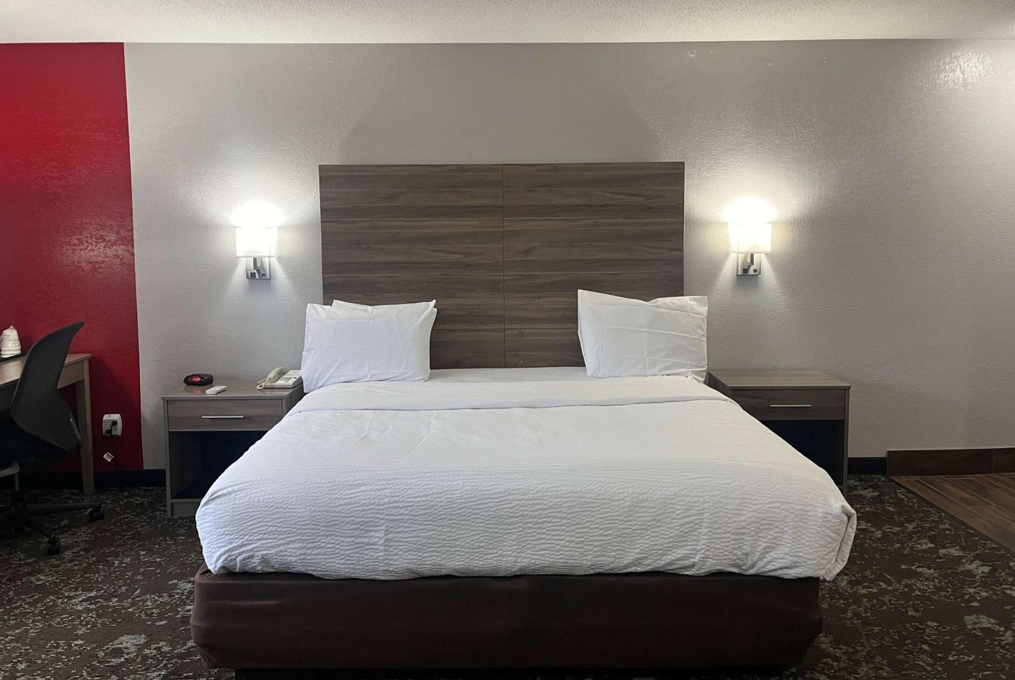 Ramada By Wyndham Cedar Rapids South Hotel Екстериор снимка