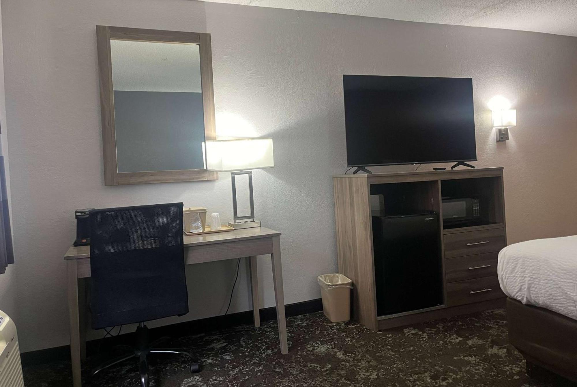 Ramada By Wyndham Cedar Rapids South Hotel Екстериор снимка
