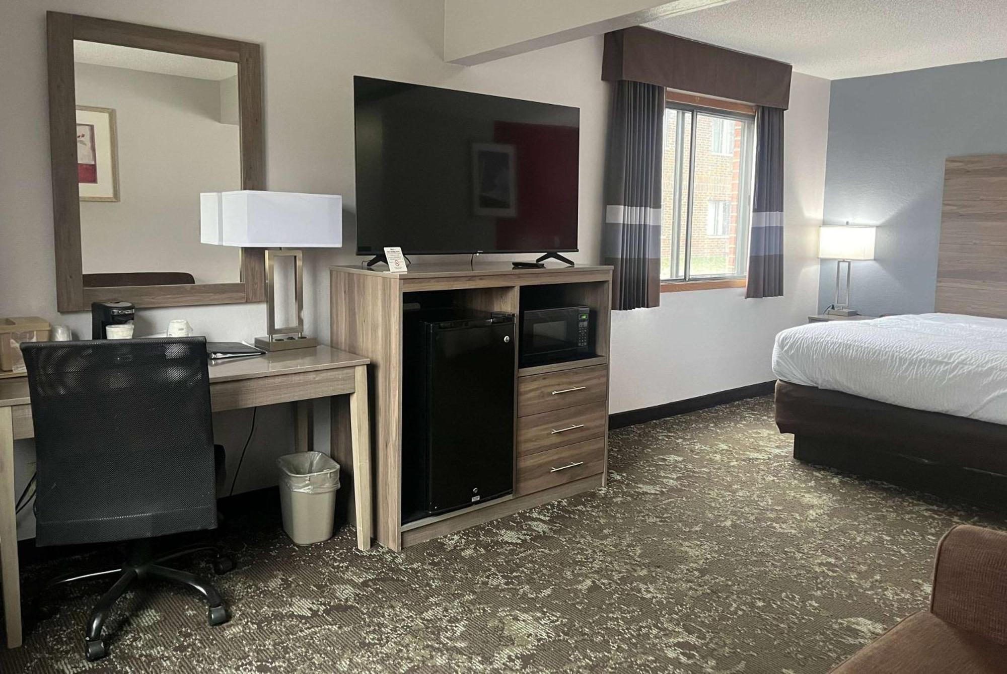 Ramada By Wyndham Cedar Rapids South Hotel Екстериор снимка