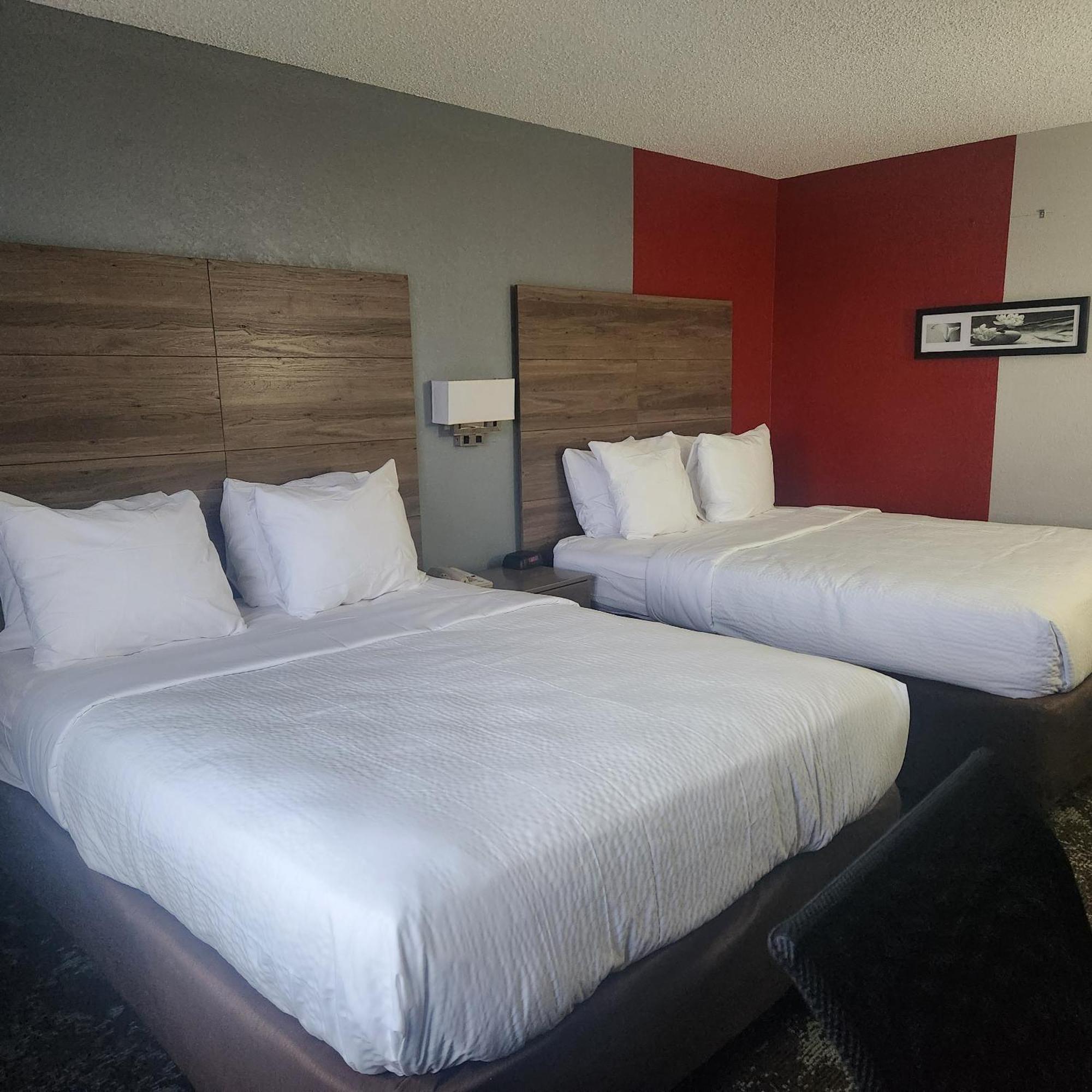 Ramada By Wyndham Cedar Rapids South Hotel Екстериор снимка