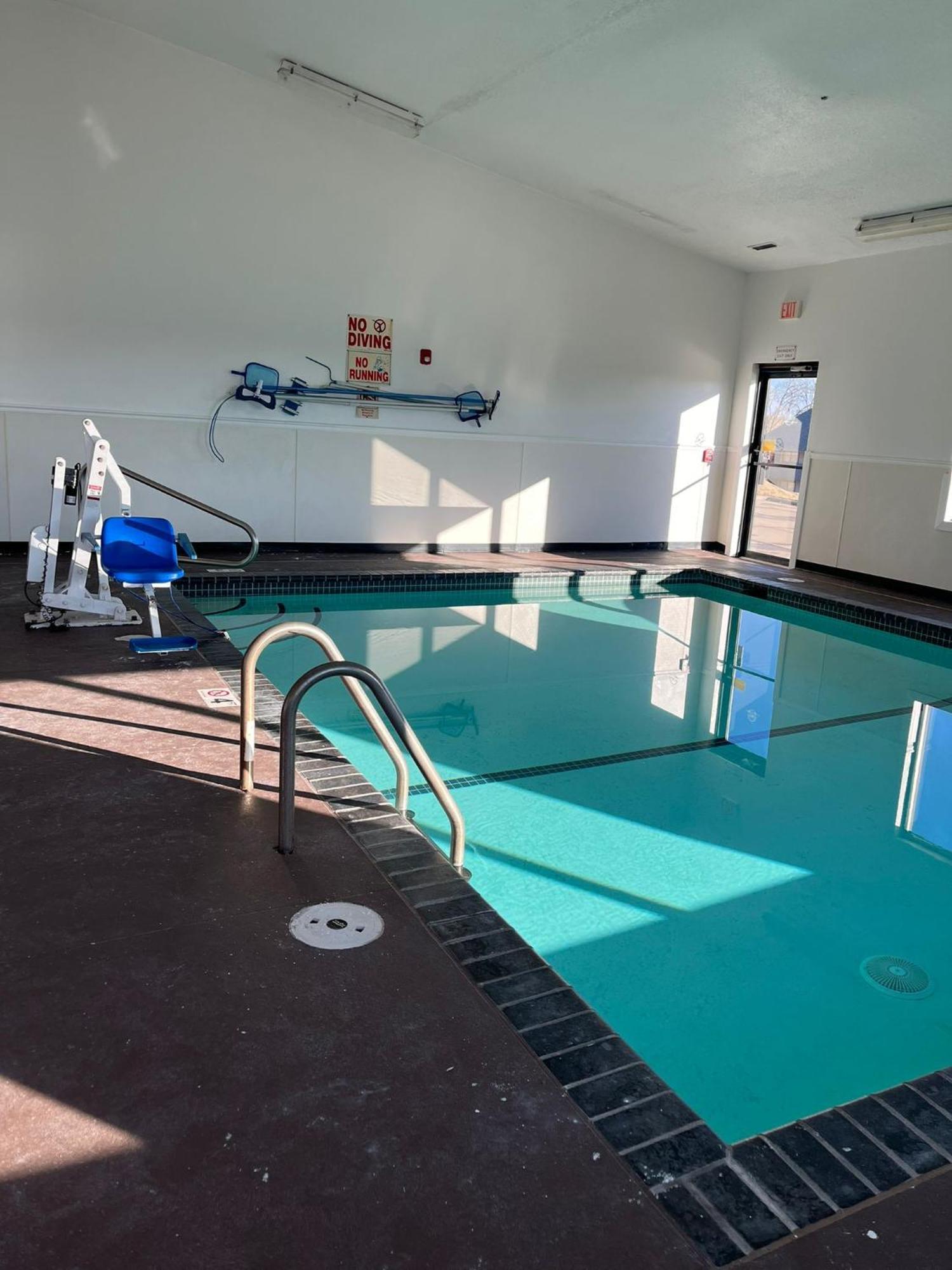 Ramada By Wyndham Cedar Rapids South Hotel Екстериор снимка