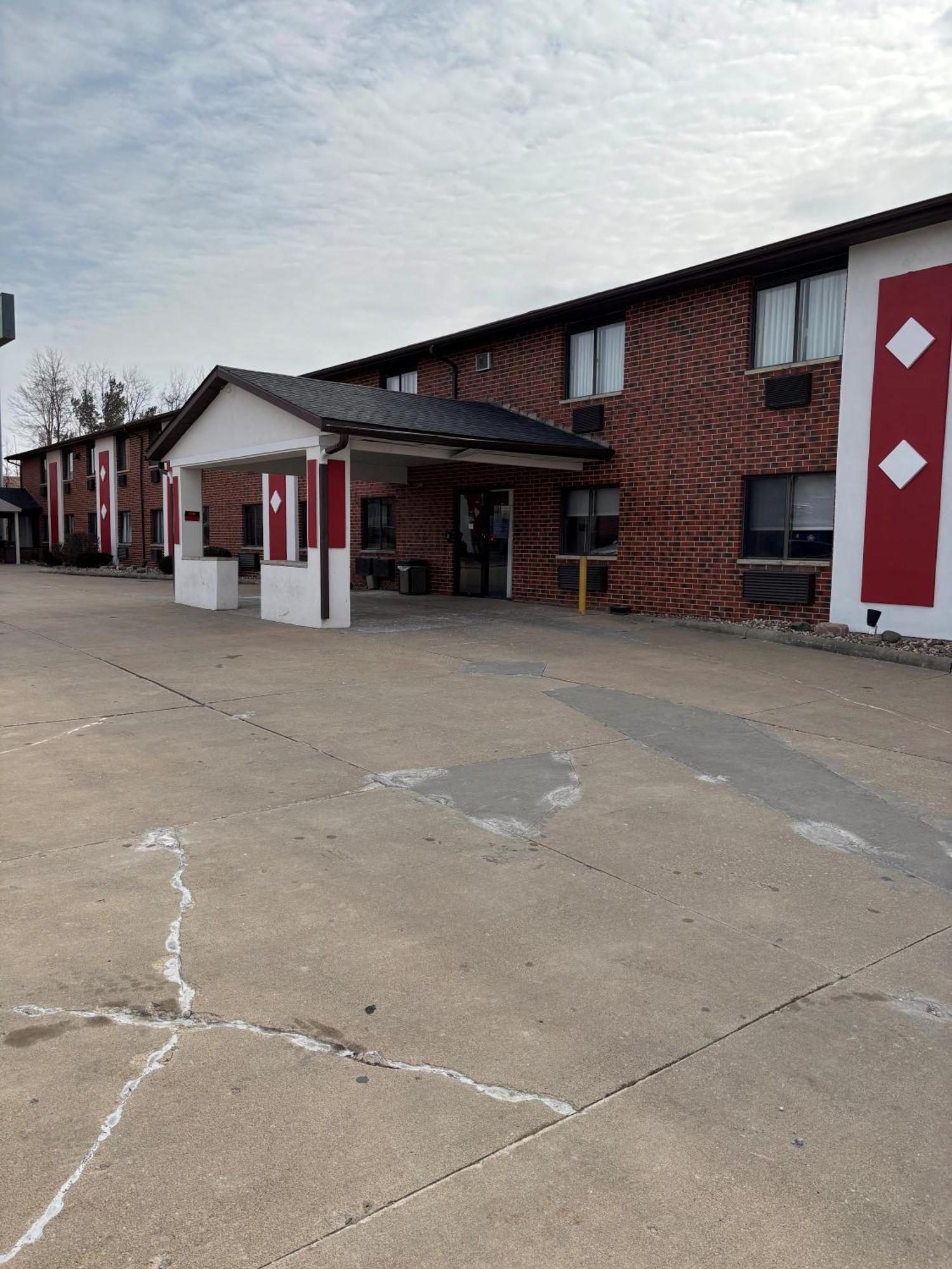 Ramada By Wyndham Cedar Rapids South Hotel Екстериор снимка
